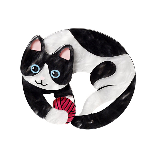 Play With Aki Cat Resin Brooch
